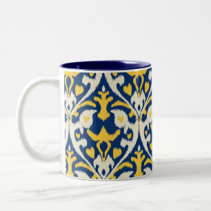 Caneca De Café Em Dois Tons Teste padrão tribal do ikat azul amarelo amarelo