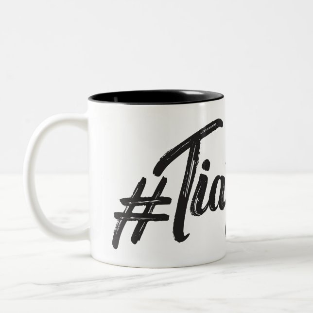 Caneca De Café Em Dois Tons #TiaMeta, Grunge moderno script (Esquerda)