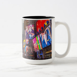 Caneca De Café Em Dois Tons Times Square chuvoso