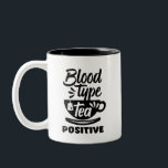 Caneca De Café Em Dois Tons Tipo Sanguíneo Tea Positive Funny Tea Lover Puns<br><div class="desc">Tipo Sanguíneo Chá Positivo. Um design de chá engraçado para aqueles que adoram tomar chá gelado ou chá quente de manhã. Legal e doce mercadoria tipográfica para amante do chá. Perfeito para celebrar o Dia Nacional do Chá Forçado. presente de Natal e excelente para família e amigos.</div>