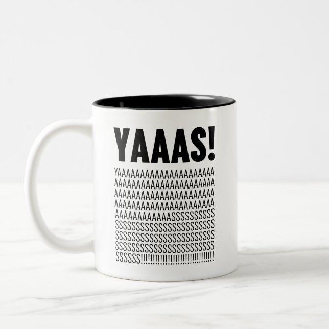 Caneca De Café Em Dois Tons Tipografia Negra Yaaas (Esquerda)