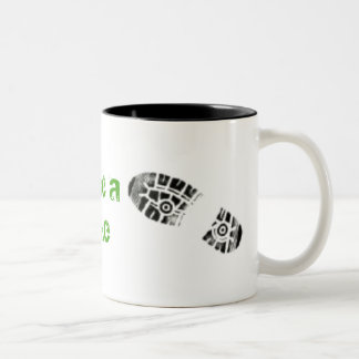Caneca De Café Em Dois Tons Tome uma caminhada