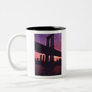 Caneca De Café Em Dois Tons Torres Gêmeas E Torre Da Ponte De Manhattan Em Su