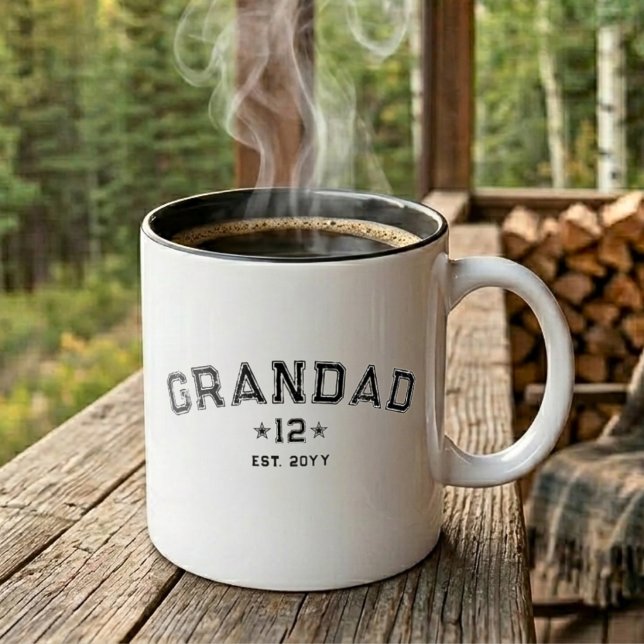 Caneca De Café Em Dois Tons Total dos Avôs Varsity Avô Ano Legado  (Criador carregado)