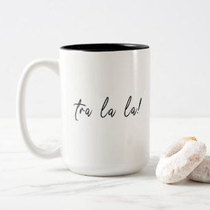 Caneca De Café Em Dois Tons "Tra la la!" Tipografia com fontes modernas e casu