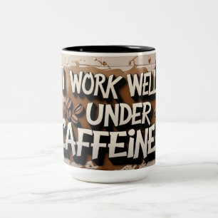 Caneca De Café Em Dois Tons "Trabalho Bem Sob Cafeína - Coffee Mug"