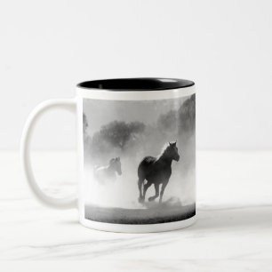 Caneca De Café Em Dois Tons Trabalho de arte de Fotografias de Cavalos em Bran