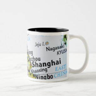 Caneca De Café Em Dois Tons Trace o pino colocado em Shanghai, China no mapa,