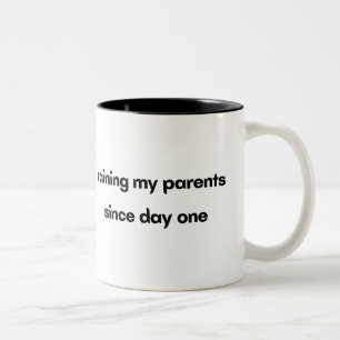 Caneca De Café Em Dois Tons Treinando Meus Pais Desde O Primeiro Dia