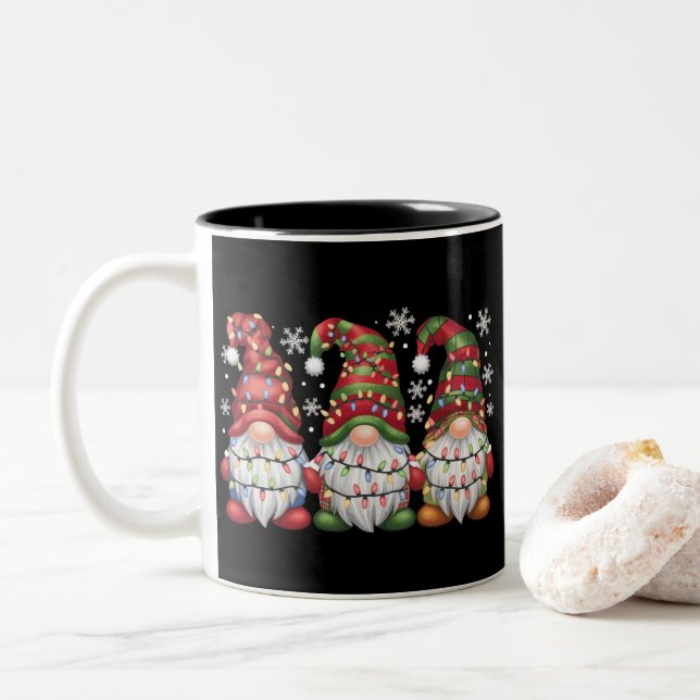 Caneca De Café Em Dois Tons Três Gnomos Buffalo Xadrez Vermelho (Com Donut)