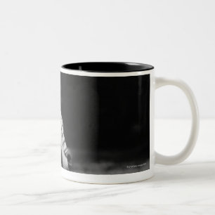 Caneca De Café Em Dois Tons Triciclo da equitação do menino