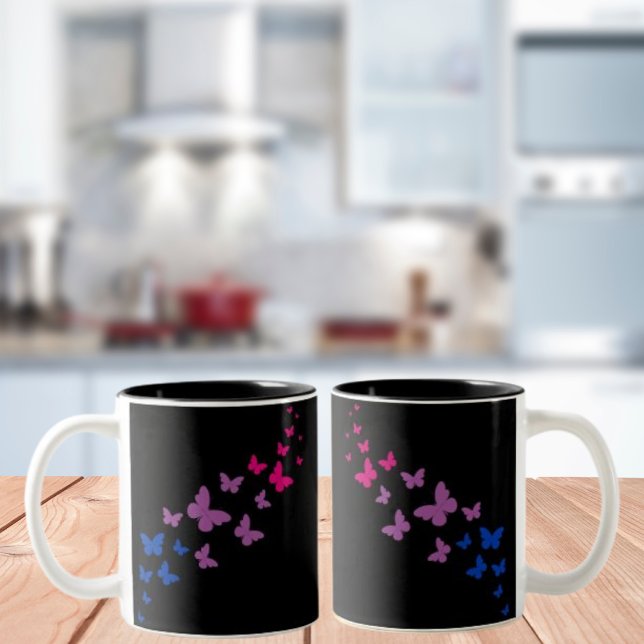 Caneca De Café Em Dois Tons Trilha da Borboleta do Orgulho Bissexual (Criador carregado)