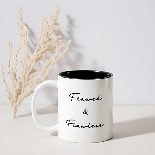 Caneca De Café Em Dois Tons Tumg Simples de Tipografia Preta "imperfeita e sem