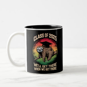 Caneca De Café Em Dois Tons Turma Sênior Retro De 2025 Sloth Cap Graduação