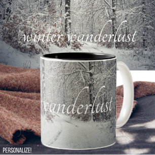 Caneca De Café Em Dois Tons Um caminho através da floresta invernal encantada