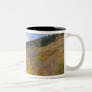 Caneca De Café Em Dois Tons Um celeiro nas Montanhas Verdes de Vermont. Hancoc
