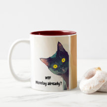 Um Gato Curioso e Engraçado iludiu Mug.
