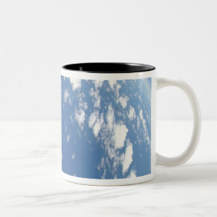 Caneca De Café Em Dois Tons Um KC-135 Stratotanker reabastece um Espírito B-2
