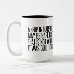 Caneca De Café Em Dois Tons Um navio seguro no porto não foi construído para