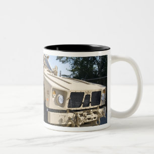 Caneca De Café Em Dois Tons Um Oshkosh M-ATV