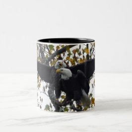 Caneca De Café Em Dois Tons Um par de águias-carecas durante a temporada de qu