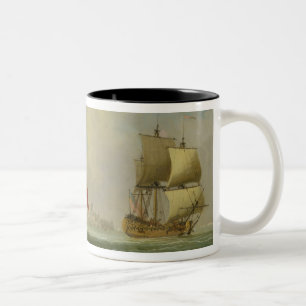 Caneca De Café Em Dois Tons Um Sloop inglês e uma fragata em uma brisa clara (