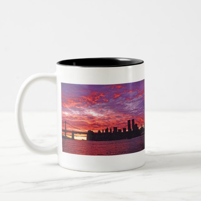 Caneca De Café Em Dois Tons Um Sol Brilhante Com A Silhueta Do Baixo (Esquerda)