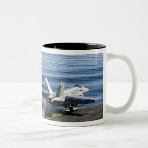 Caneca De Café Em Dois Tons Um zangão super de F/A-18E
