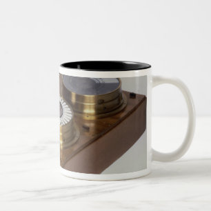 Caneca De Café Em Dois Tons Um Zeigertelegraph, produzido por Werner von