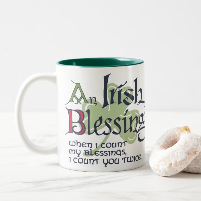 Caneca De Café Em Dois Tons Uma Bênção Irlandesa (Com Donut)