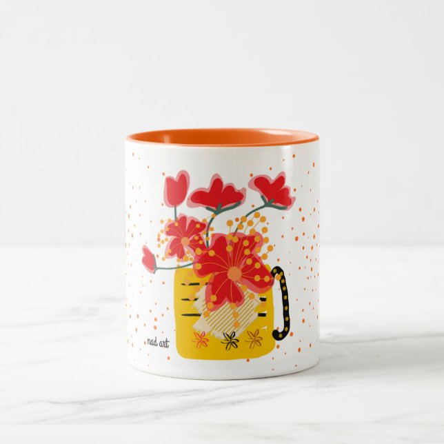 Caneca De Café Em Dois Tons Uma caneca de café em tons de cores com um buquê d (Centro)