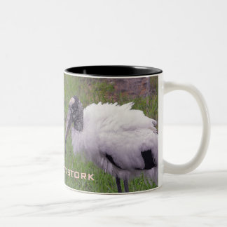 Caneca De Café Em Dois Tons Uma cegonha de madeira
