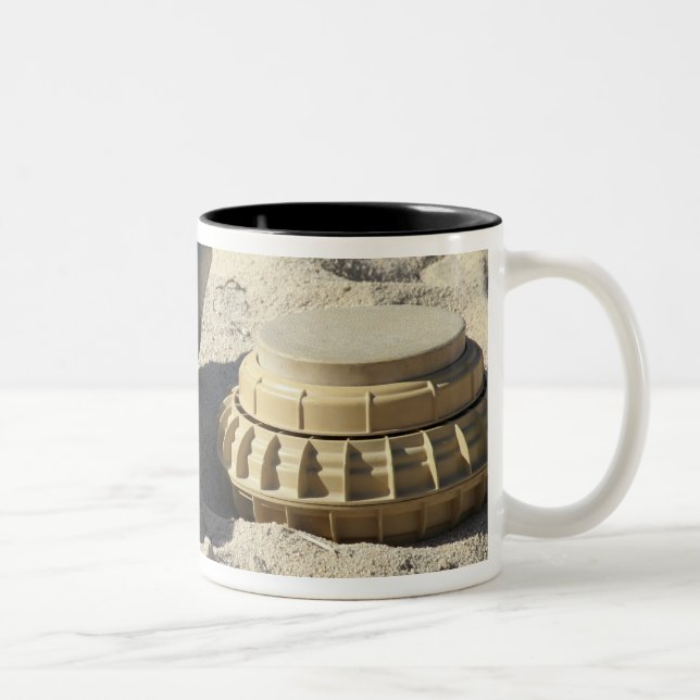 Caneca De Café Em Dois Tons Uma exibição estática de um shell de ordem convert (Direita)