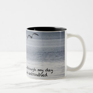 Caneca De Café Em Dois Tons Uma Oração Pela Serenidade (Waterscape) —