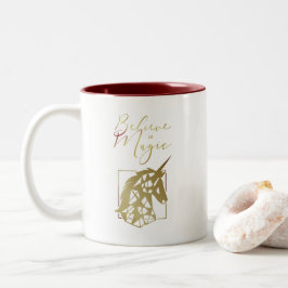 Caneca De Café Em Dois Tons Unicórnio acredita em tipografia de citação mágica