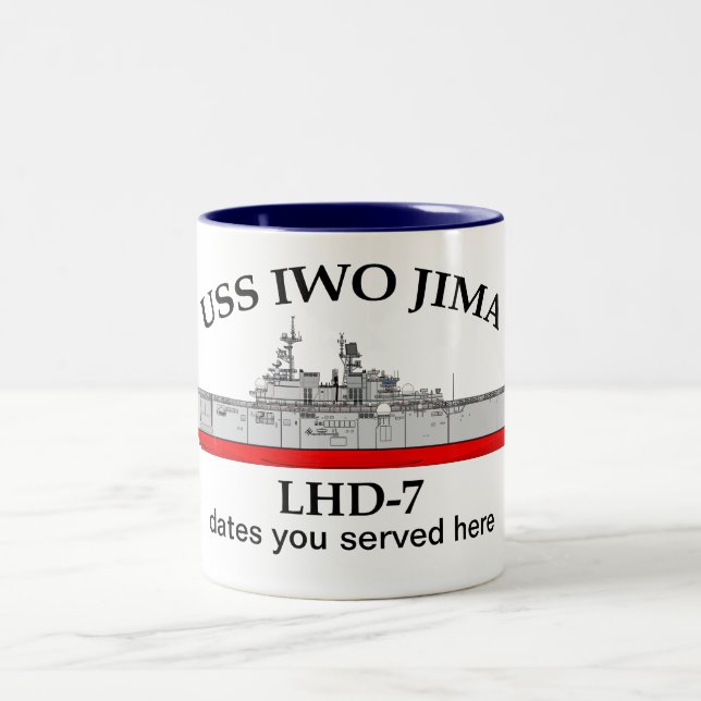 Caneca De Café Em Dois Tons USS Iwo Jima, LHD-7, datas personalizáveis servida (Centro)