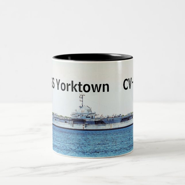 Caneca De Café Em Dois Tons USS Yorktown Coffee Mug (Centro)