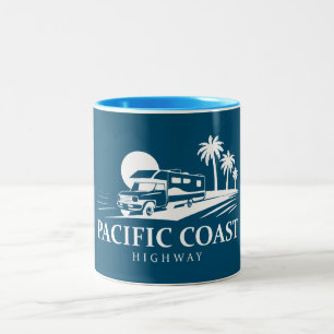 Caneca De Café Em Dois Tons Veículo Recreacional de Estrada da Costa do Pacífi