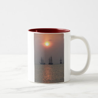 Caneca De Café Em Dois Tons Vela do amanhecer