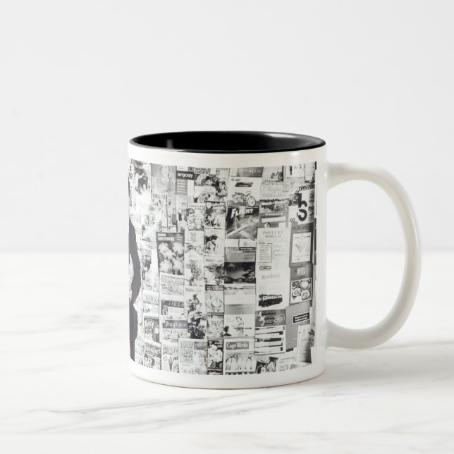 Caneca De Café Em Dois Tons Vendedor do jornal, c.1960 (Direita)
