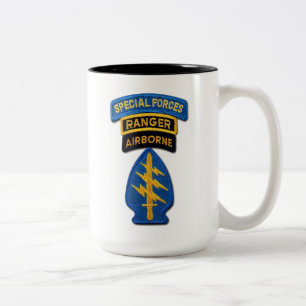 Caneca De Café Em Dois Tons Veterinários das guardas florestais das boinas
