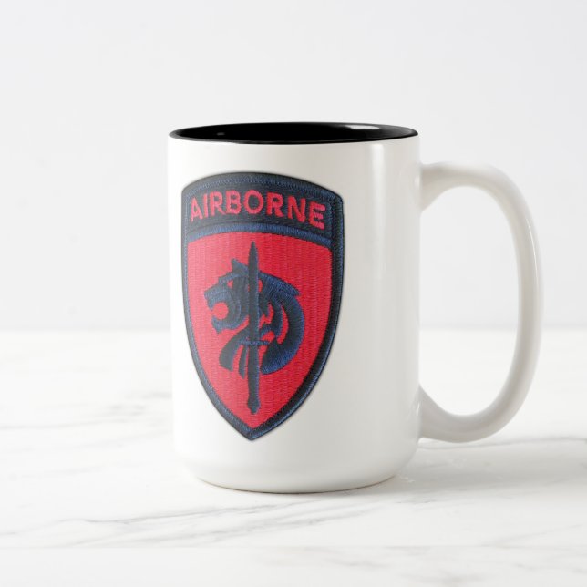 Caneca De Café Em Dois Tons Veterinários especiais dos veteranos de SOCAFRICA (Direita)