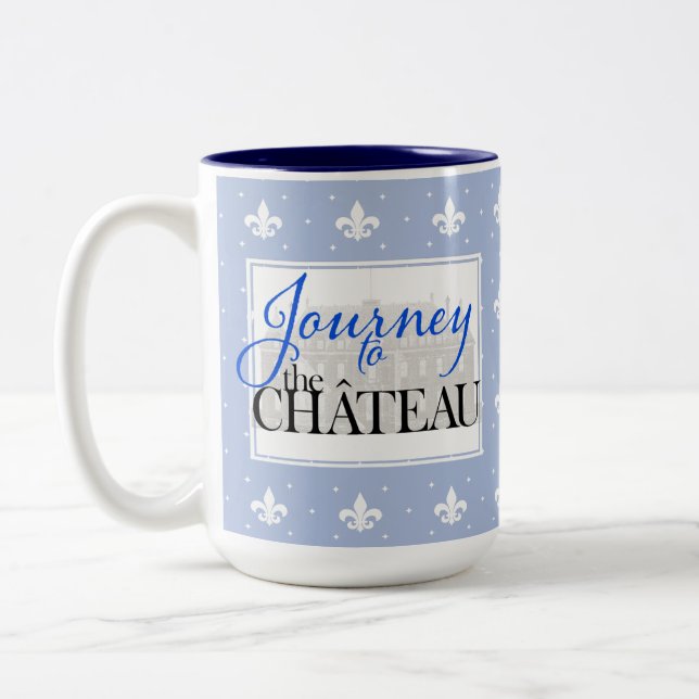 Caneca De Café Em Dois Tons Viagem ao Chateau Fleur-de-lis Mug (Esquerda)