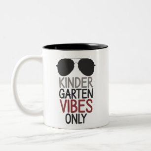 Caneca De Café Em Dois Tons Vibrações de Jardim de Infância Apenas Volta às Au
