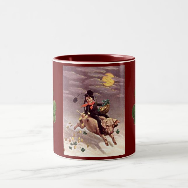 Caneca De Café Em Dois Tons Vintage Boy em uma caneca de porco (Centro)