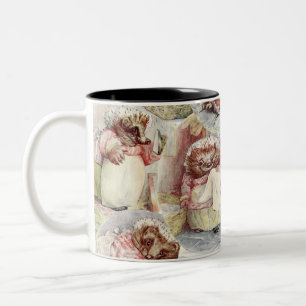 Caneca De Café Em Dois Tons Vintage Tale da Sra. Tiggy Winkle Rustic Collage
