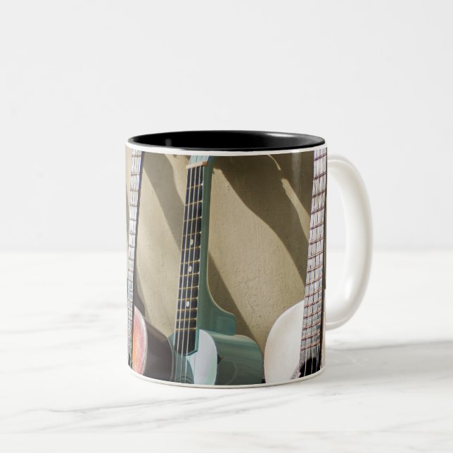 Caneca De Café Em Dois Tons Violão Acústico Fantástico (Frente Esquerda)