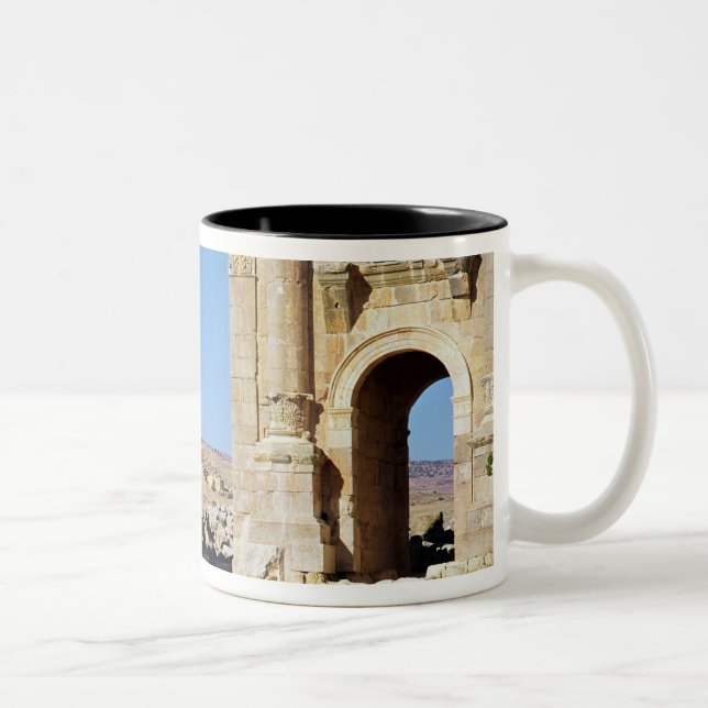 Caneca De Café Em Dois Tons Vista do arco triunfal, ANÚNCIO c.129 construído (Direita)