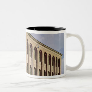 Caneca De Café Em Dois Tons Vista exterior do Aula Palatina, c.310 construído