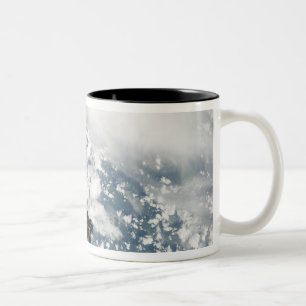 Caneca De Café Em Dois Tons Vista traseira dos três motores principais